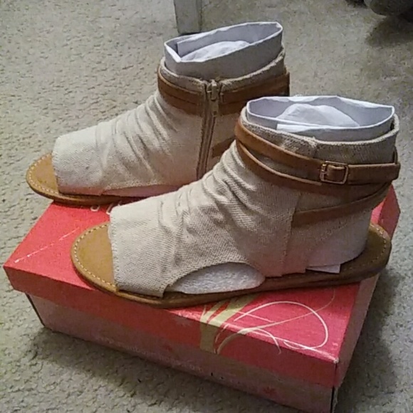 Women sandals - Picture 1 of 5